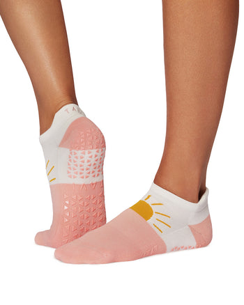 Savvy Grip Socks | Socks > Grip | Tavi – ToeSox | Tavi | Vooray
